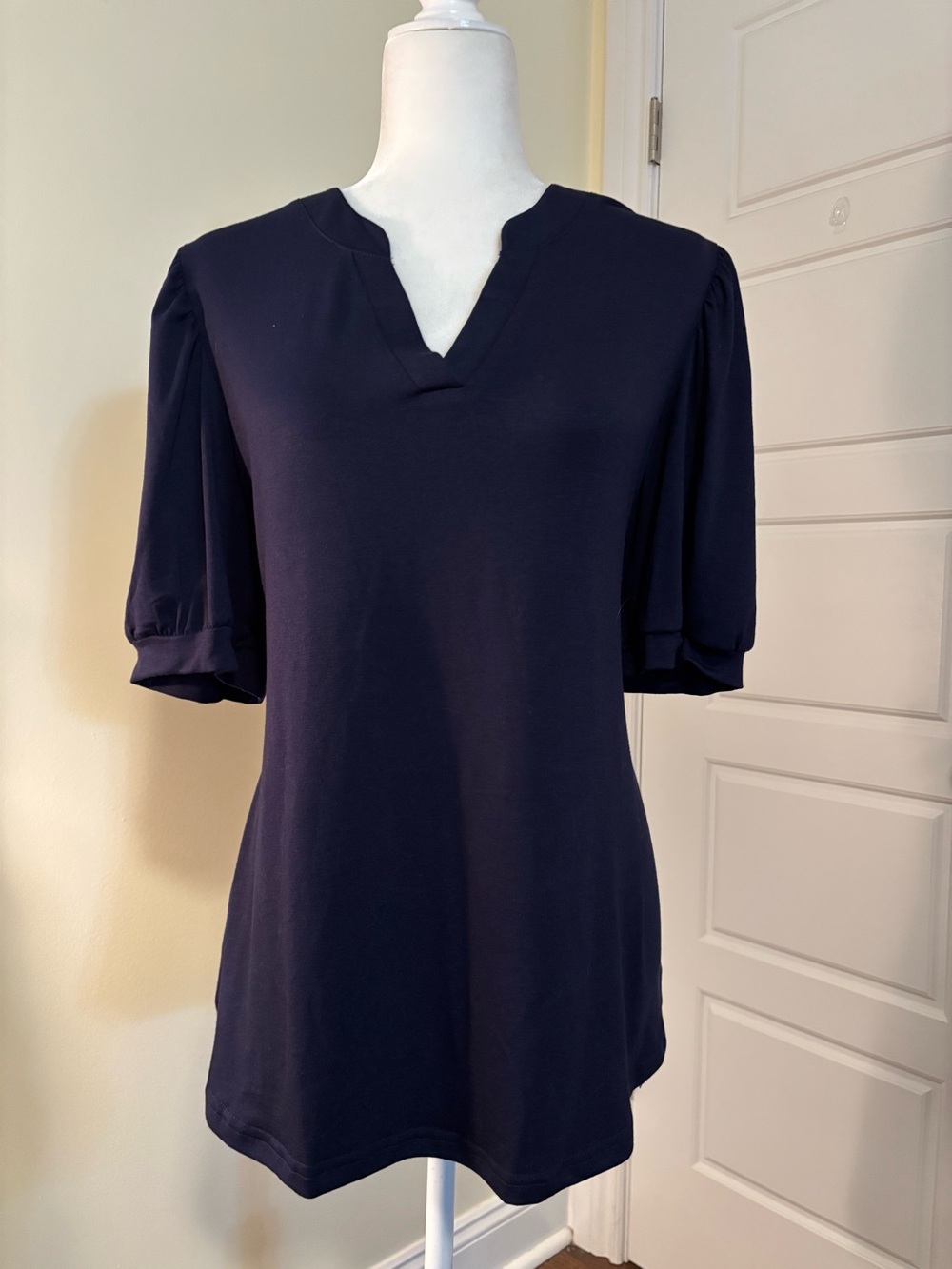 NWT Women's Navy Puff-Sleeve V-Notch Top